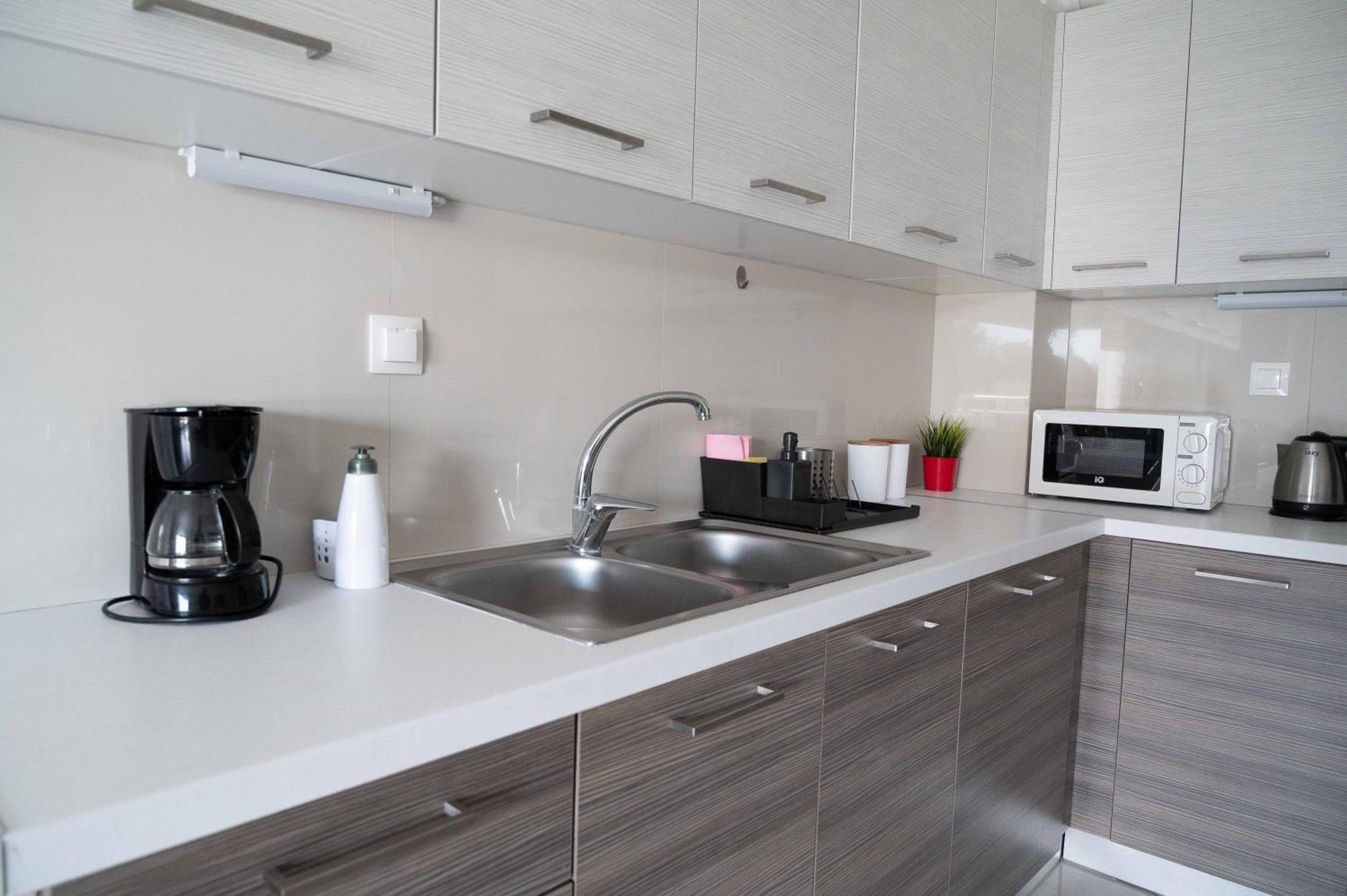 Modern Spacious Apartment Located In Piraeus Exterior photo