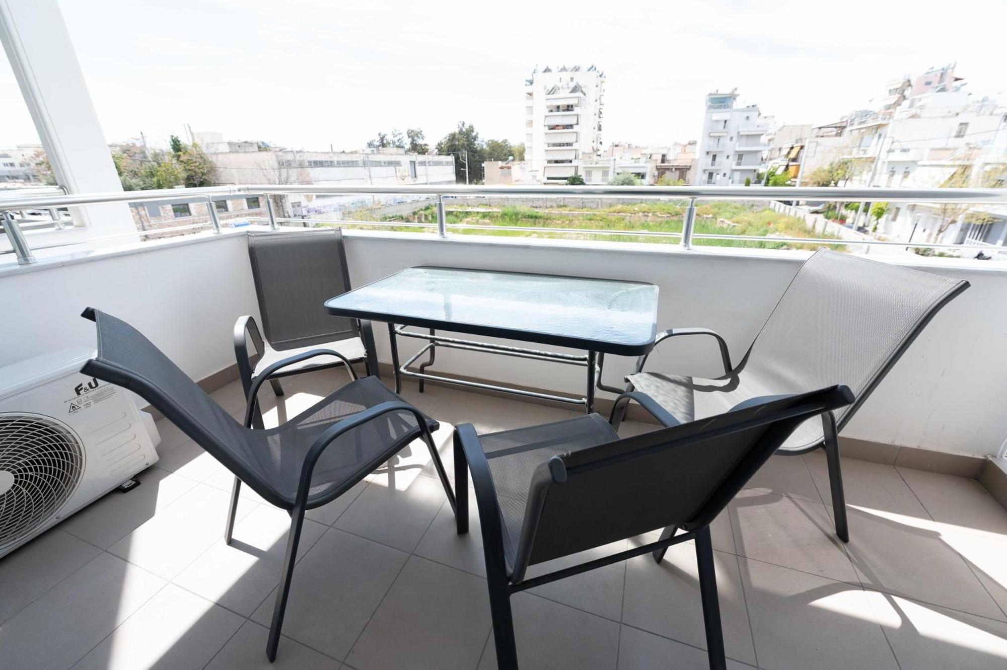 Modern Spacious Apartment Located In Piraeus Exterior photo